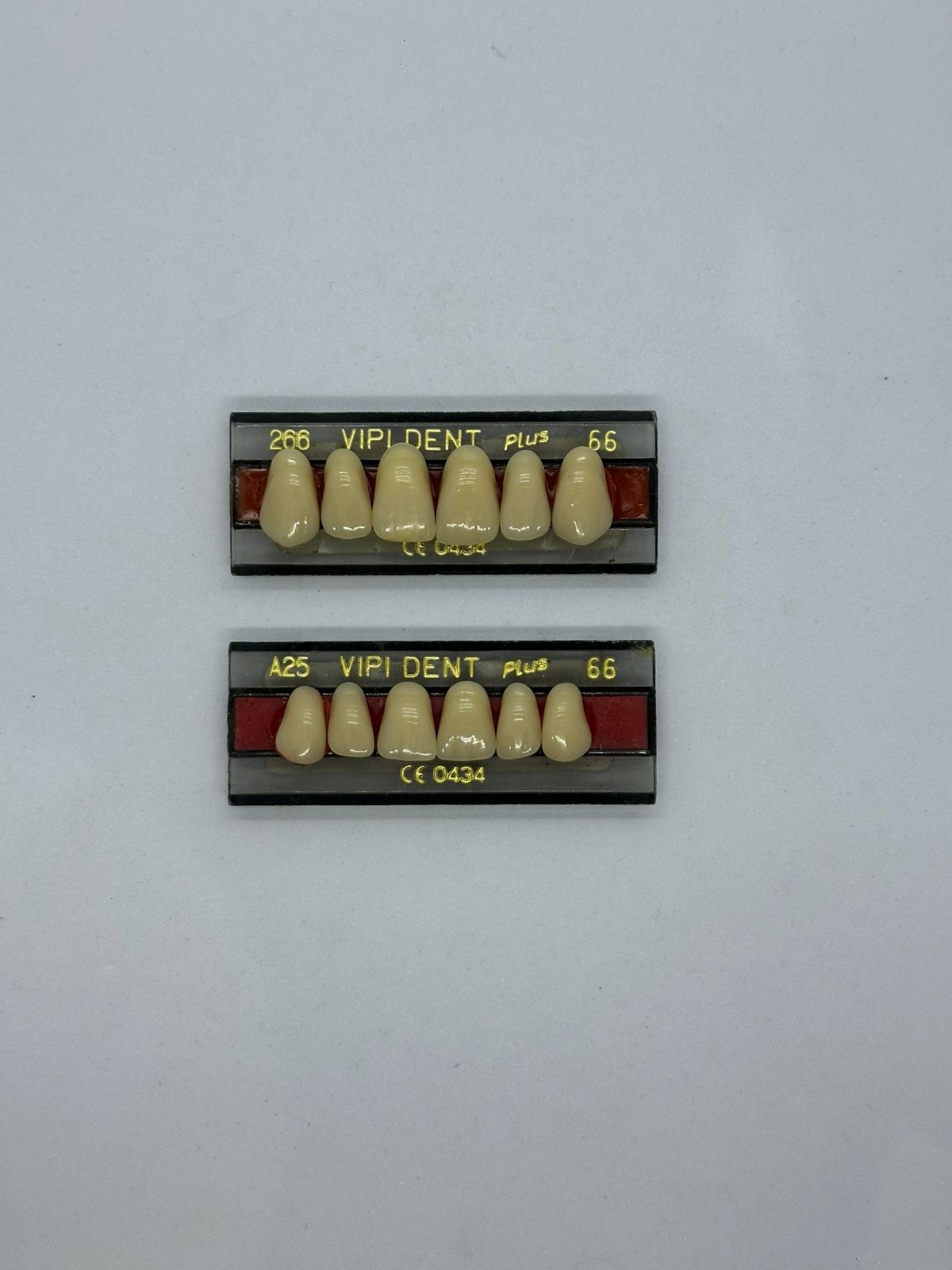 Kit com 2 placas de dente reposição Kit com 2 Placas de Dente – Reposição para Prótese Dentária (VIP DENT PLUS) - Imagem 1