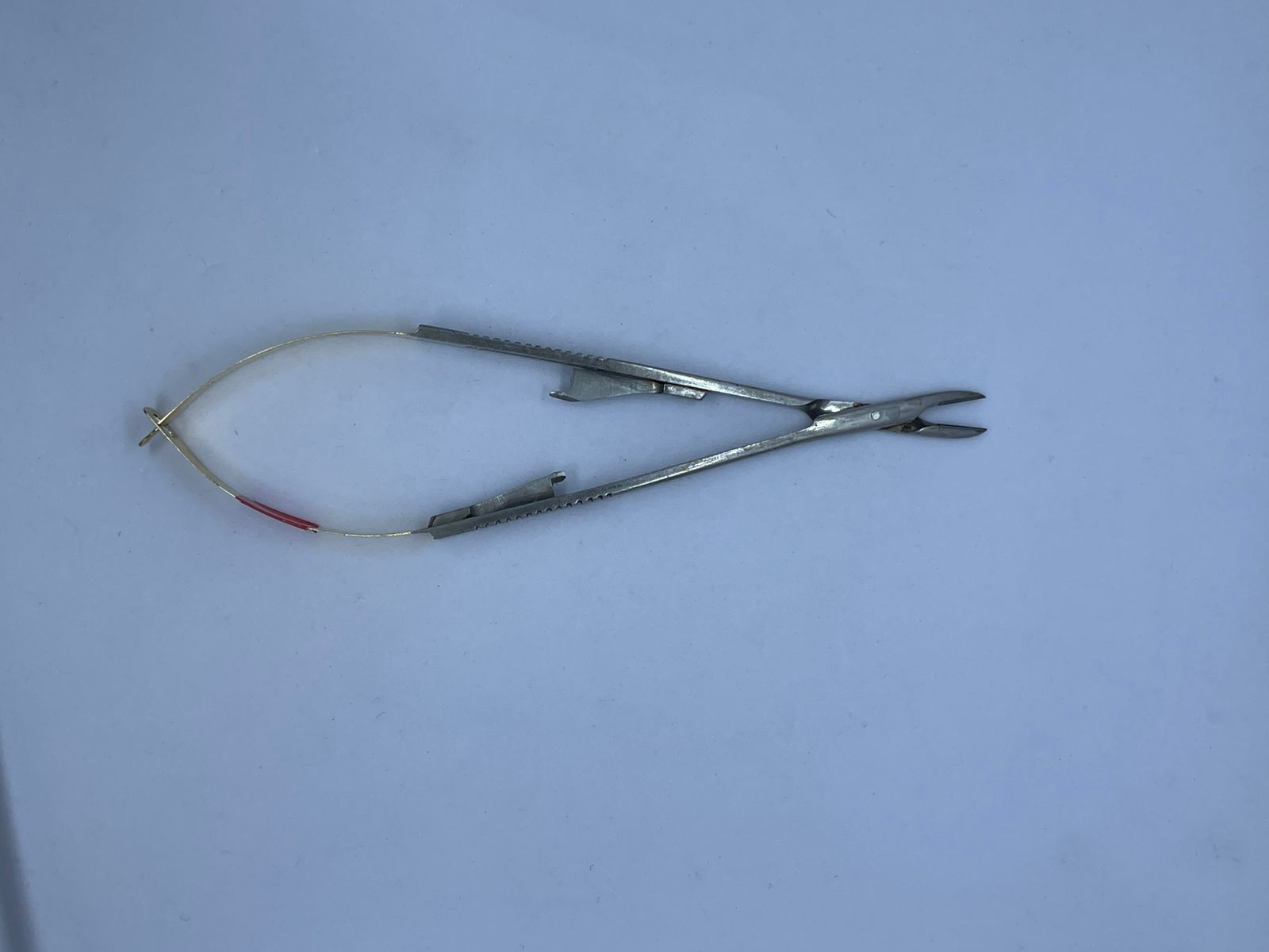 WhatsApp Image 2025-08-29 at 14.09.51 Porta Agulha Castroviejo - Imagem 1