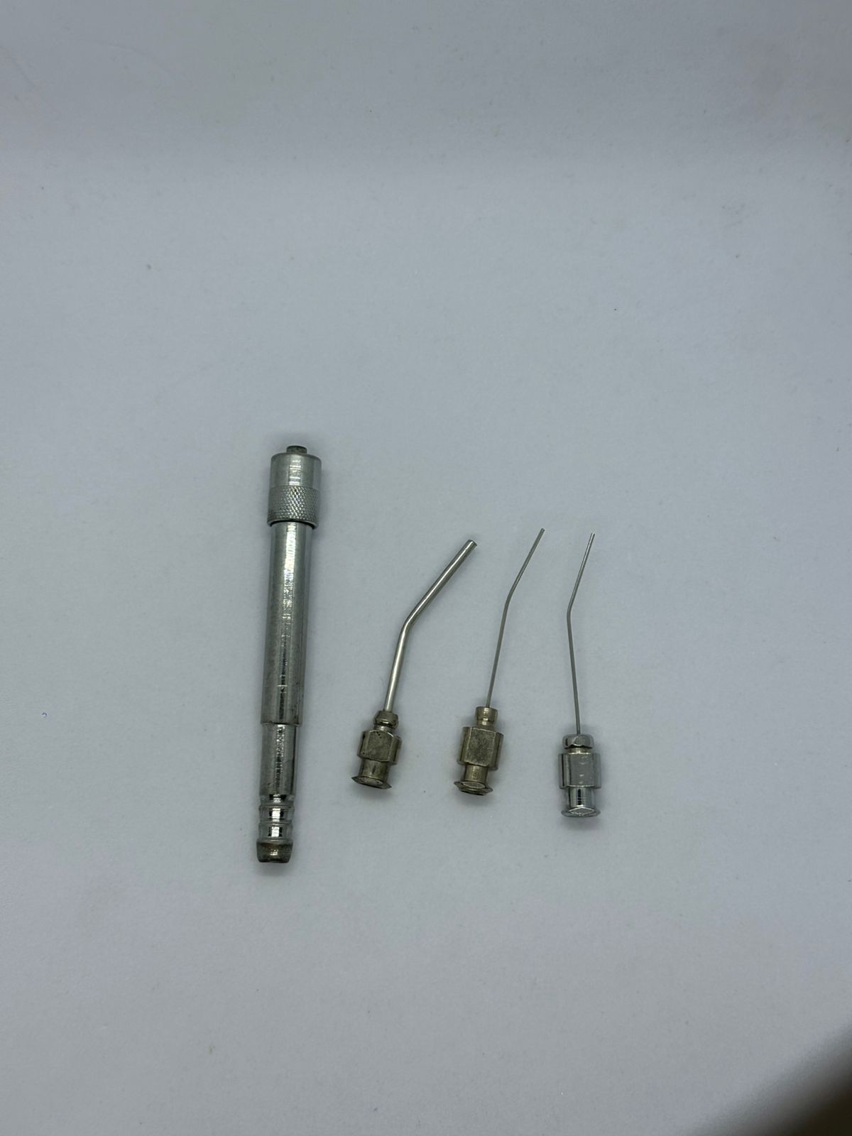 9351055f-0cfc-4441-8b01-87b6091805b6 Kit de Irrigação Odontológico com 3 Ponteiras - Imagem 1