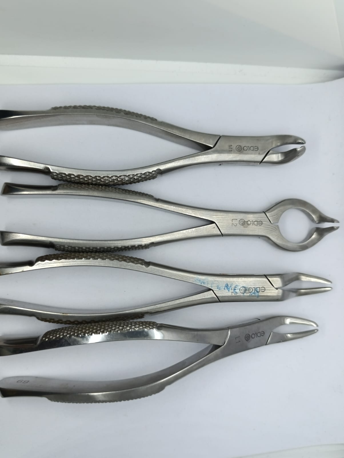 Kit fórceps edlo n° 17, 68, 69, 65 Kit Fórceps Odontológicos Edlo – Nº 17, 68, 69 e 65 - Imagem 1